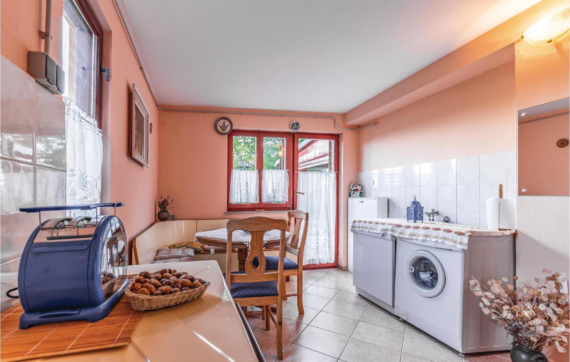 1 Bedroom Pet Friendly Home In Šišan المظهر الخارجي الصورة