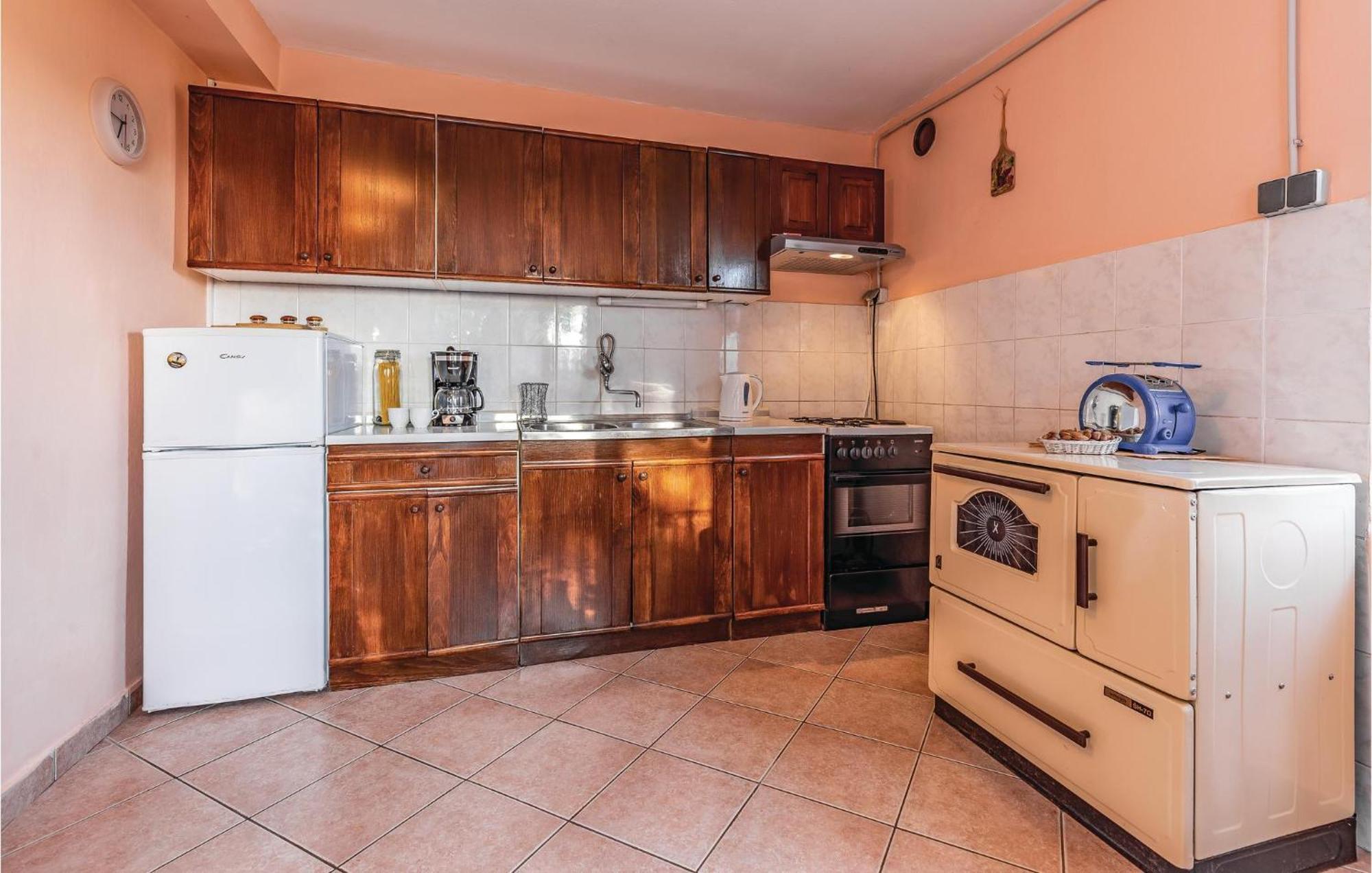 1 Bedroom Pet Friendly Home In Šišan المظهر الخارجي الصورة