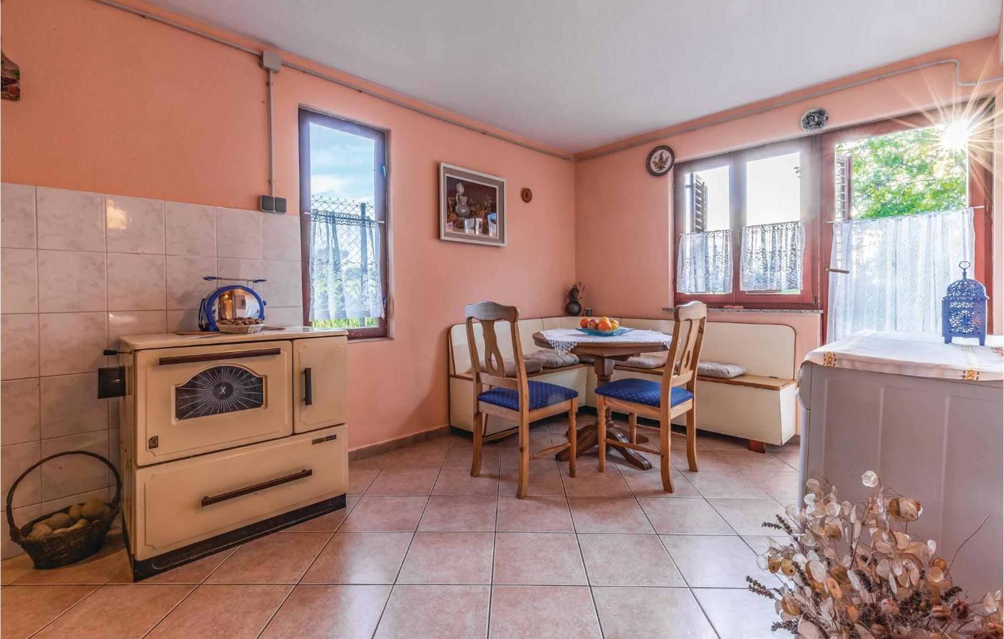 1 Bedroom Pet Friendly Home In Šišan المظهر الخارجي الصورة