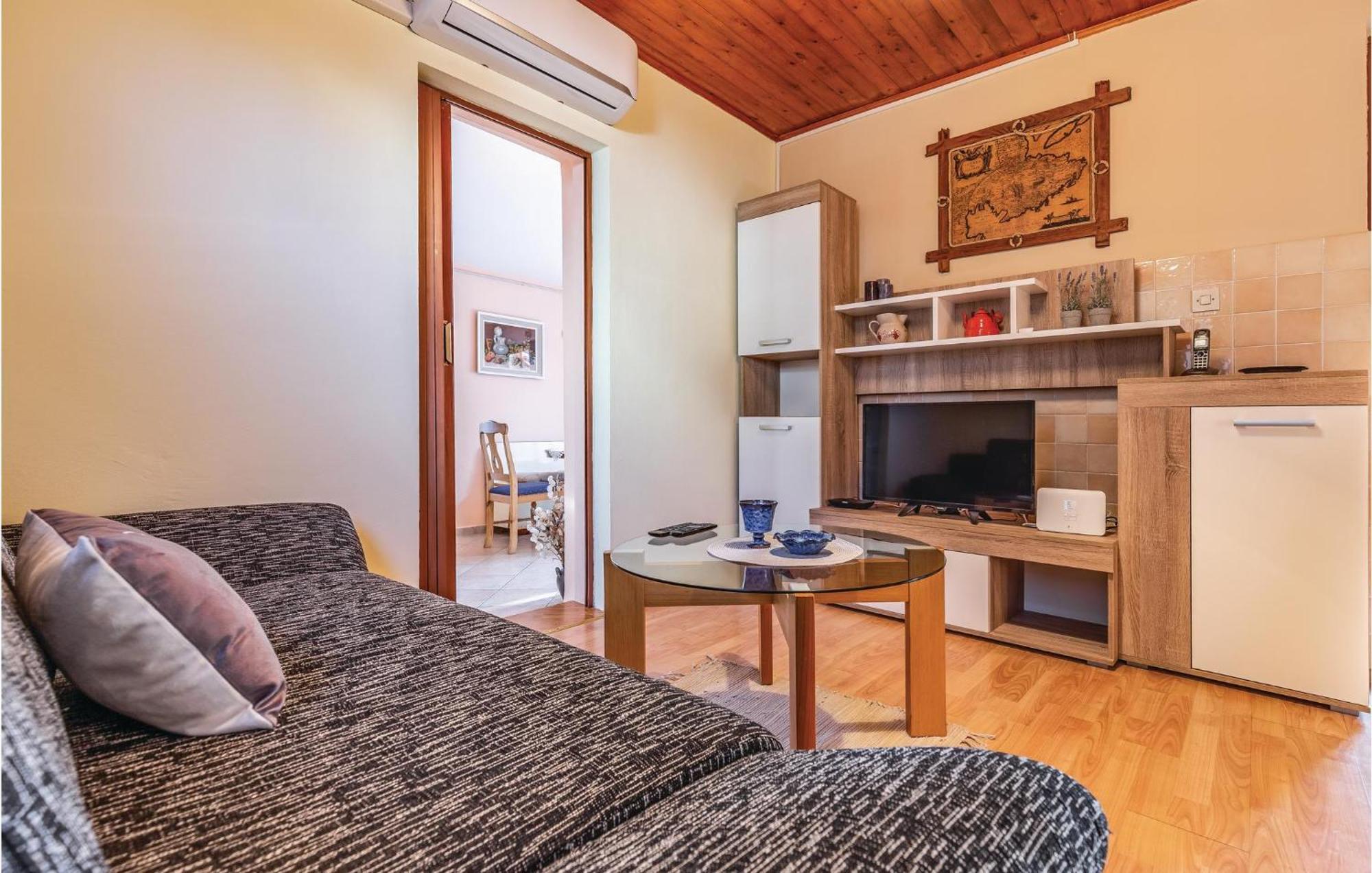 1 Bedroom Pet Friendly Home In Šišan المظهر الخارجي الصورة
