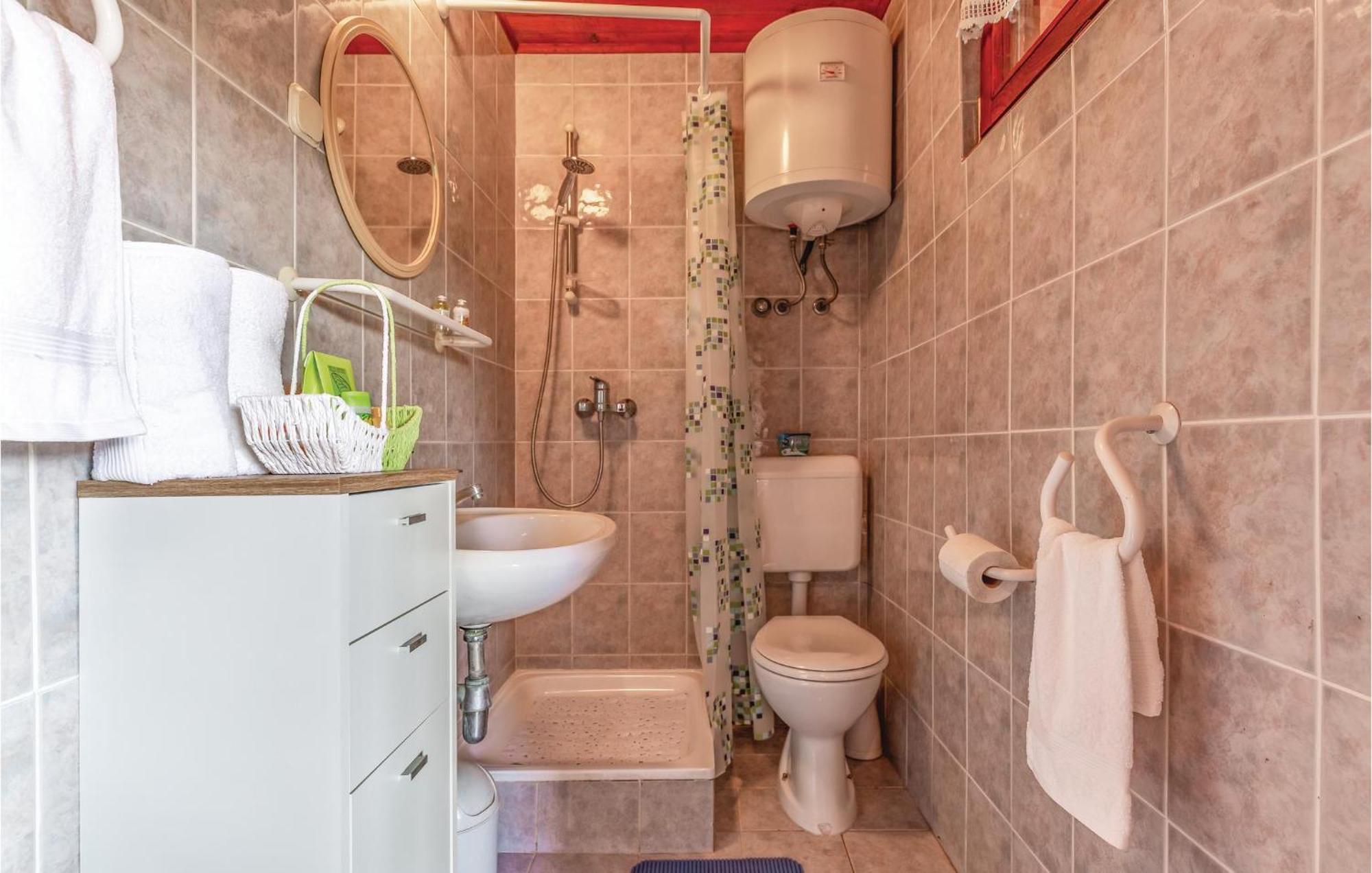 1 Bedroom Pet Friendly Home In Šišan المظهر الخارجي الصورة