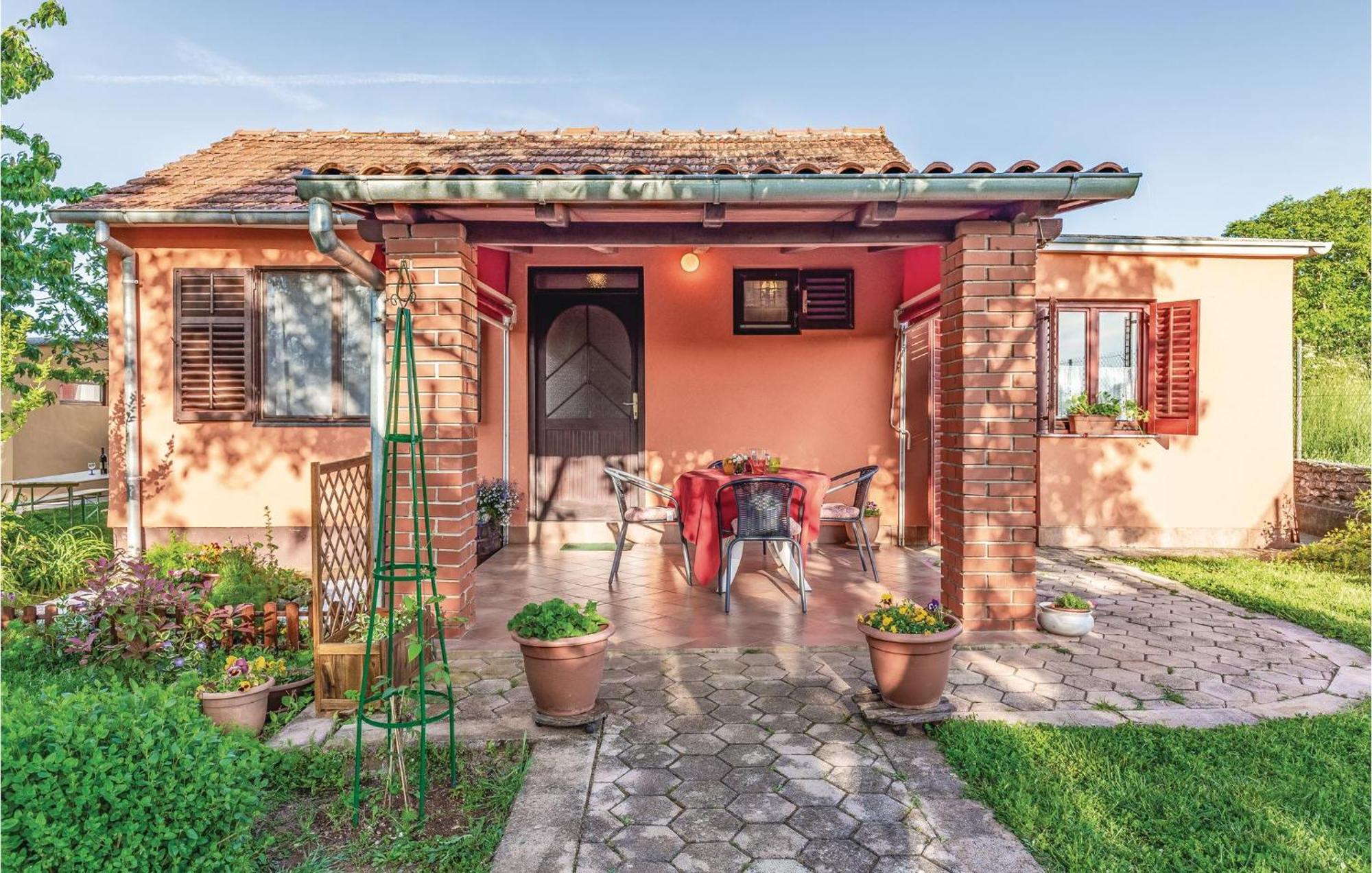 1 Bedroom Pet Friendly Home In Šišan المظهر الخارجي الصورة